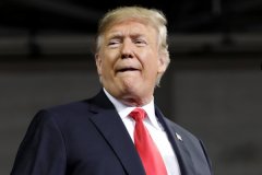 再对中国加码特朗普“老底”被我们完全 再对中国加码特朗普“老底”被我们完全